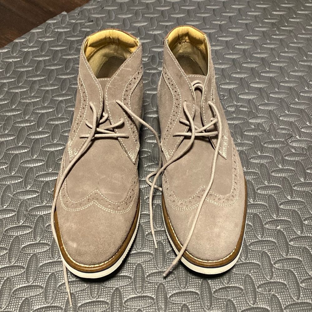 Wingtip boots